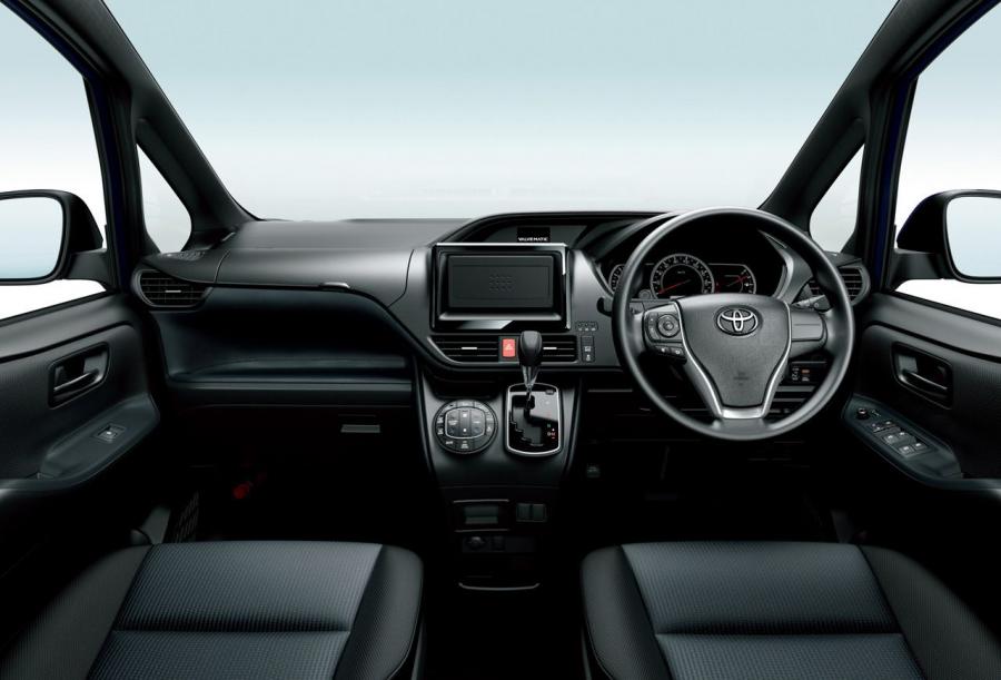  Toyota Voxy 2015 года  (фото 11 из 27)